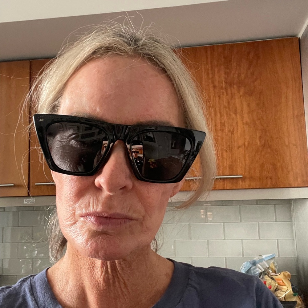 Prive reveaux Victoria cat eye sunglasses in black and brown tort barely worn